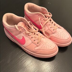 Nike Women's Pink Sneakers